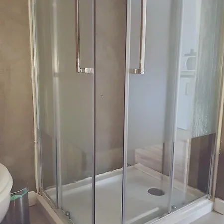 The Blue House - Saint Pauls דירה